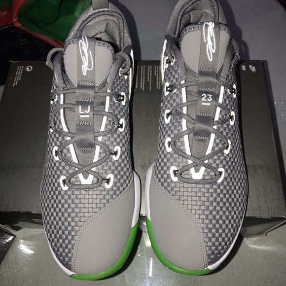 Nike Lebron XIV Low Basketball Shoes Sz 9.5, Sz 11 - Picture 3 of 8